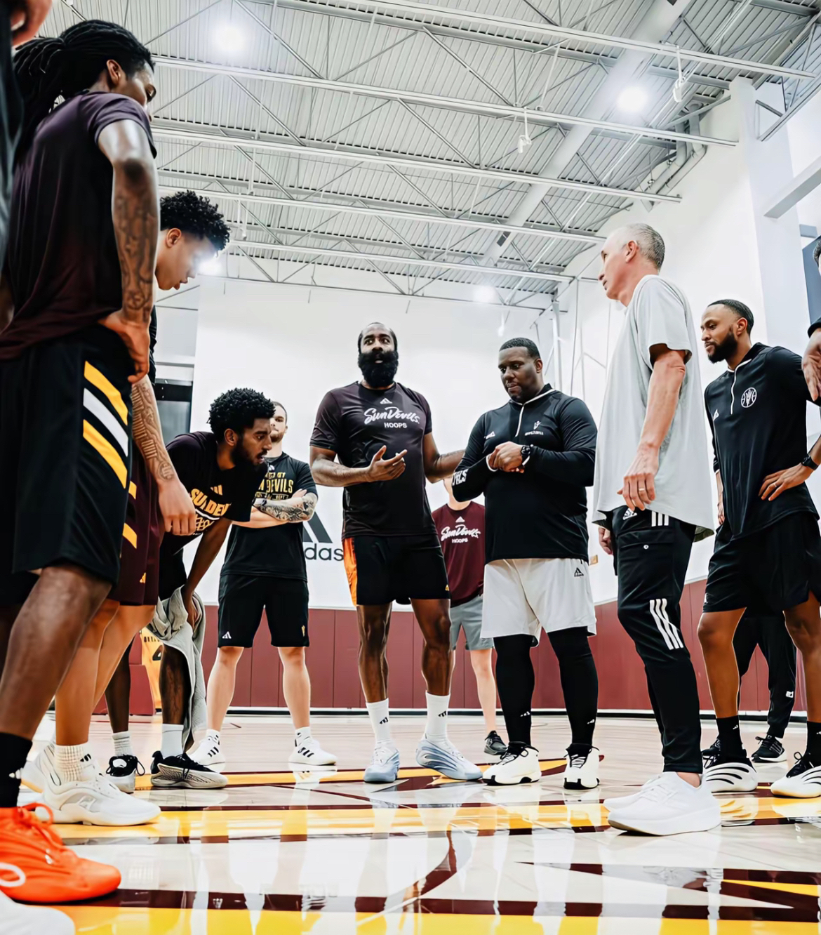 满冠娱乐网站 -加时末段洛杉矶快船调整名单以备葡超，官宣签约环节打磨，悬念犹存，赛程密集仍需轮换的简单介绍